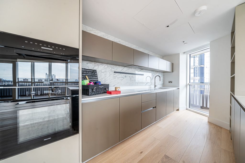 Property photo 2 of 11 5