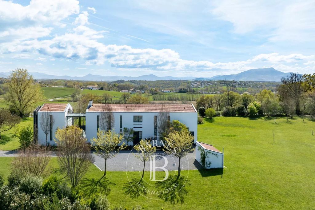 Property photo 1 of 22