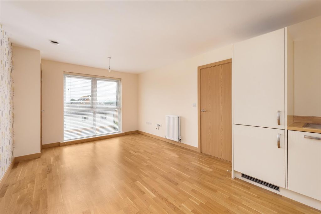 Property photo 2 of 12 Olympia Way, Whitstable