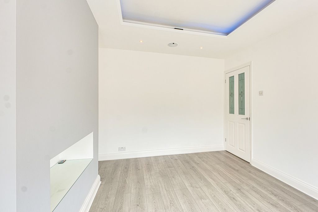 Property photo 3 of 25