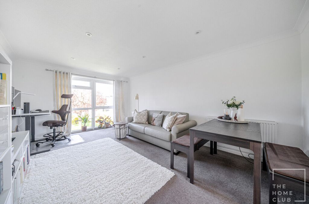 Property photo 2 of 12 F5A585A3-Df82-428c-8961-Bacbfe353De0