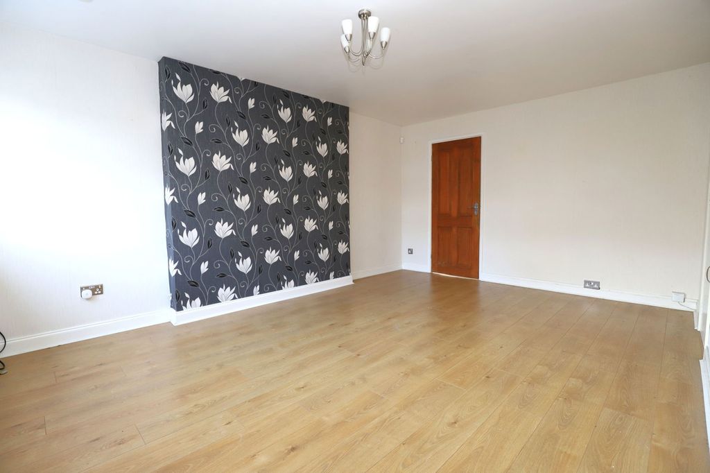 Property photo 3 of 28