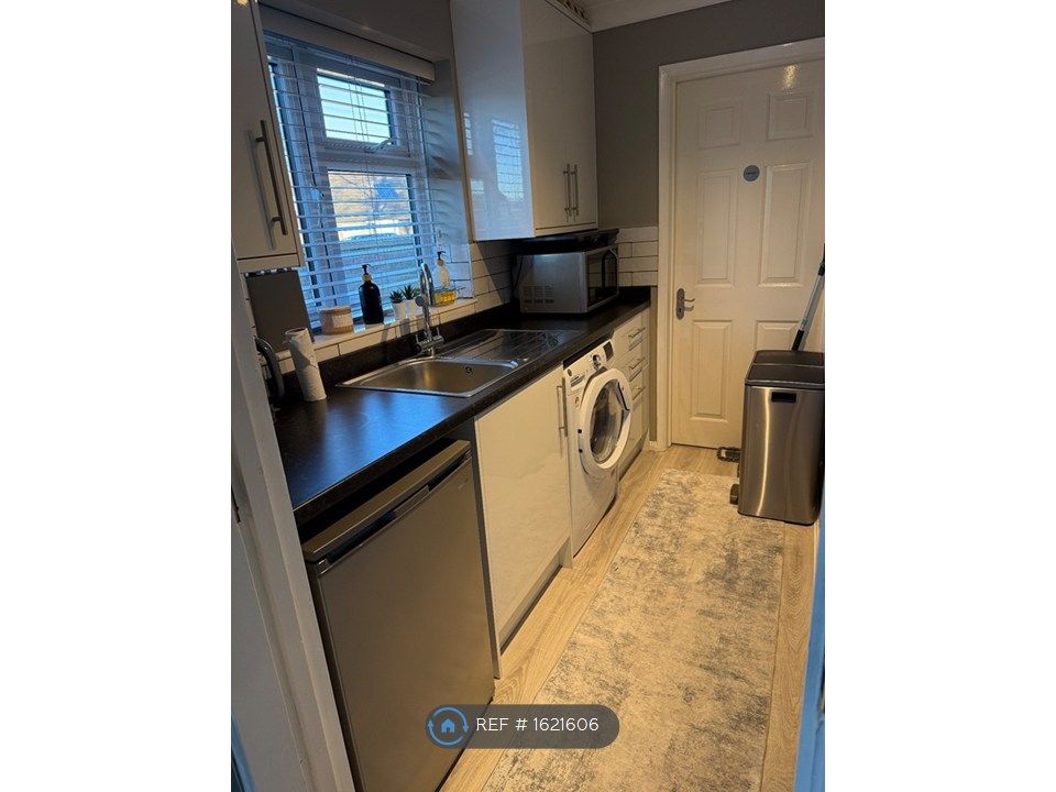 Property photo 3 of 8 Kitchen