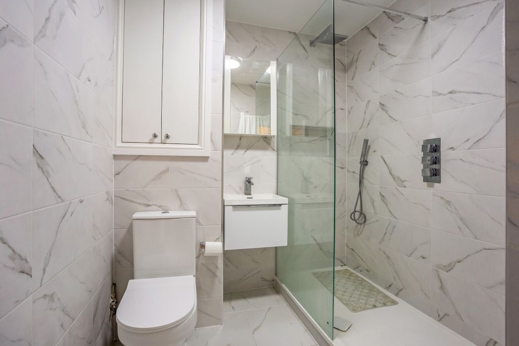 Property photo 3 of 10 Chelsea Court, 95...