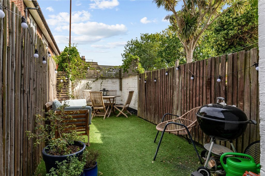 Property photo 2 of 9 Picture No. 06