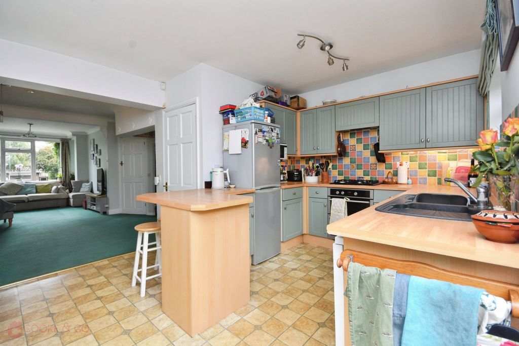 Property photo 3 of 18