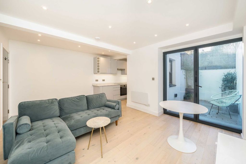 Property photo 2 of 5