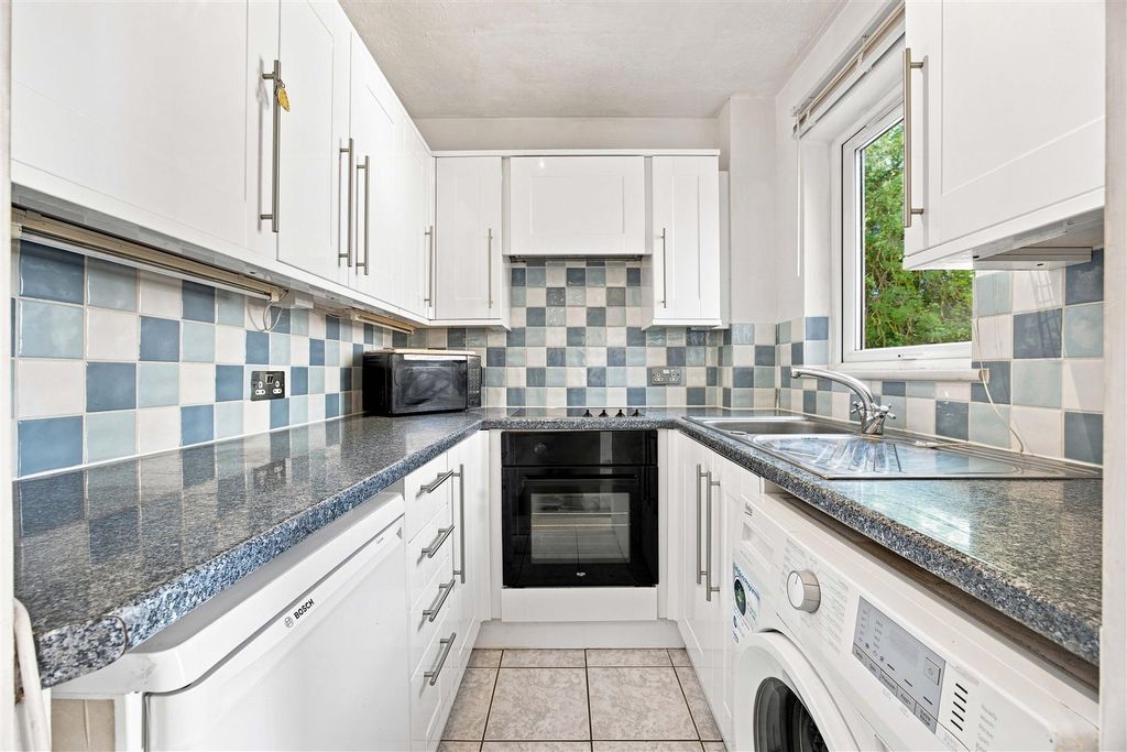 Property photo 2 of 10 Kitchen