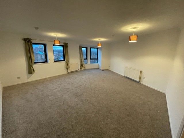Property photo 2 of 13 Lounge