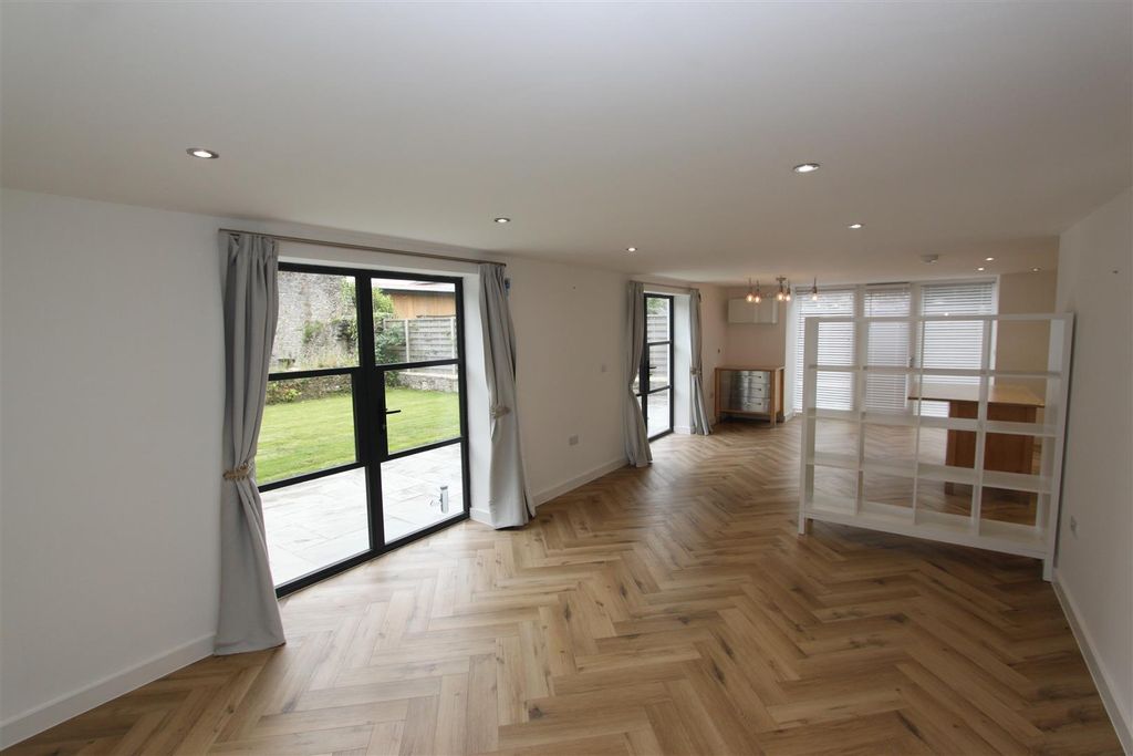 Property photo 2 of 11 Img_4833.Jpg