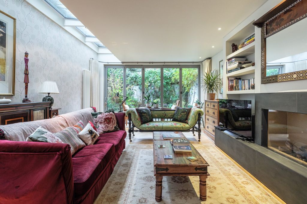 Property photo 2 of 29