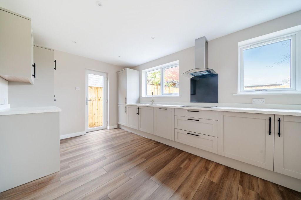 Property photo 3 of 16 11-1372599-11-68F9E8d9Ecc3c-11.Jpg