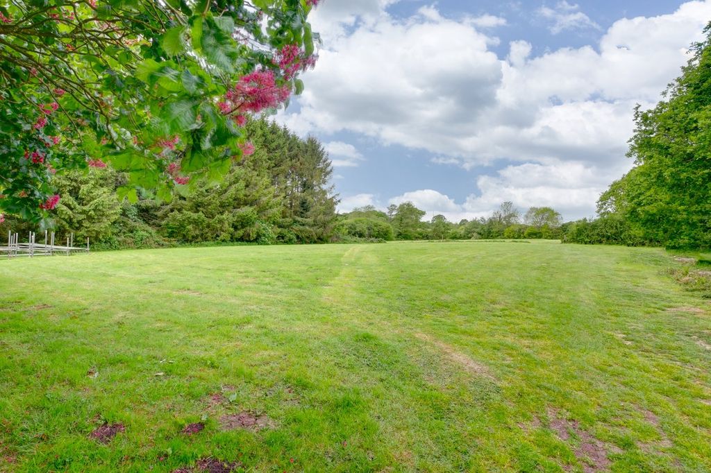 Property photo 2 of 37