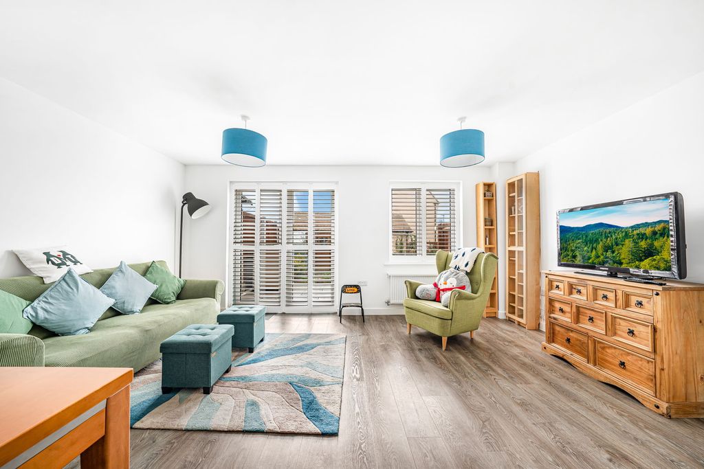 Property photo 3 of 25