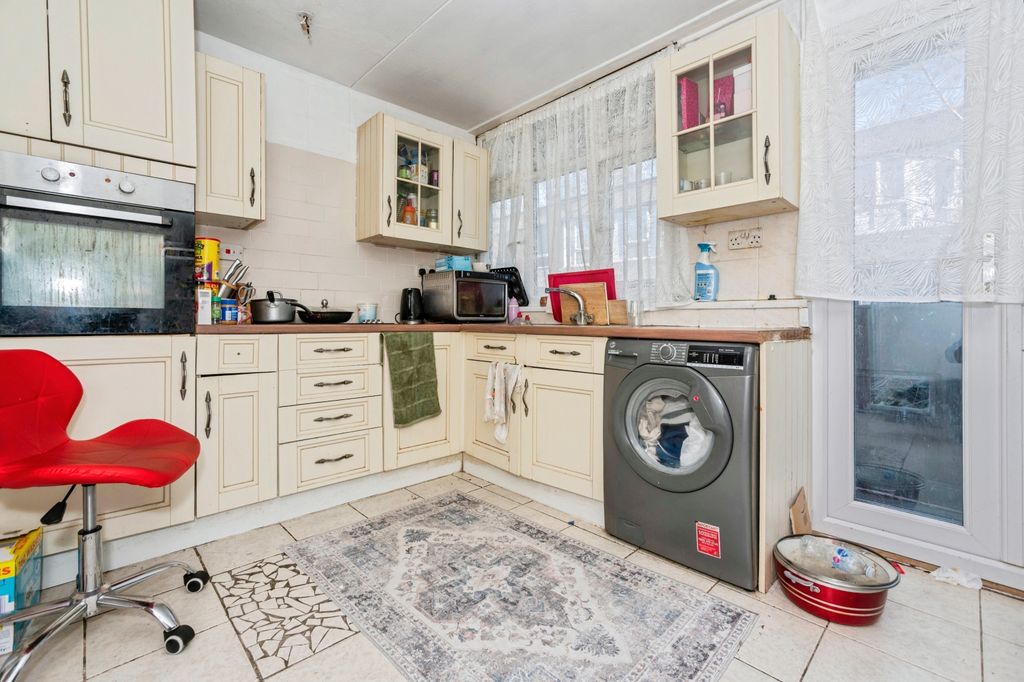 Property photo 3 of 14 Kitchen