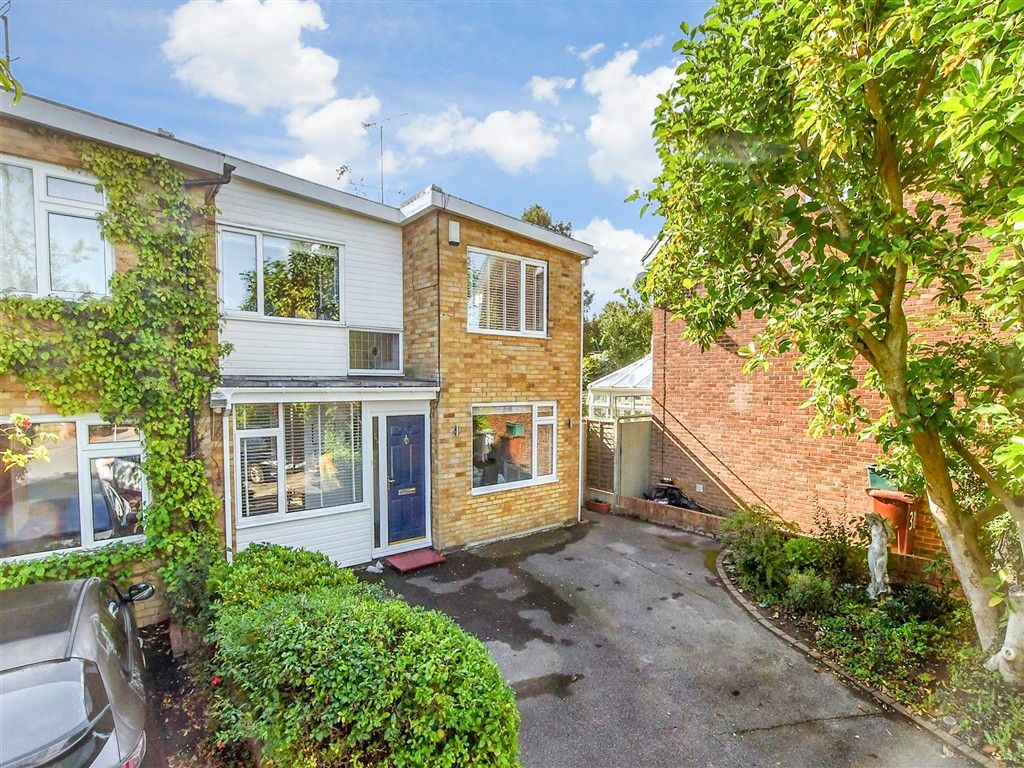 Property photo 2 of 5 External Front