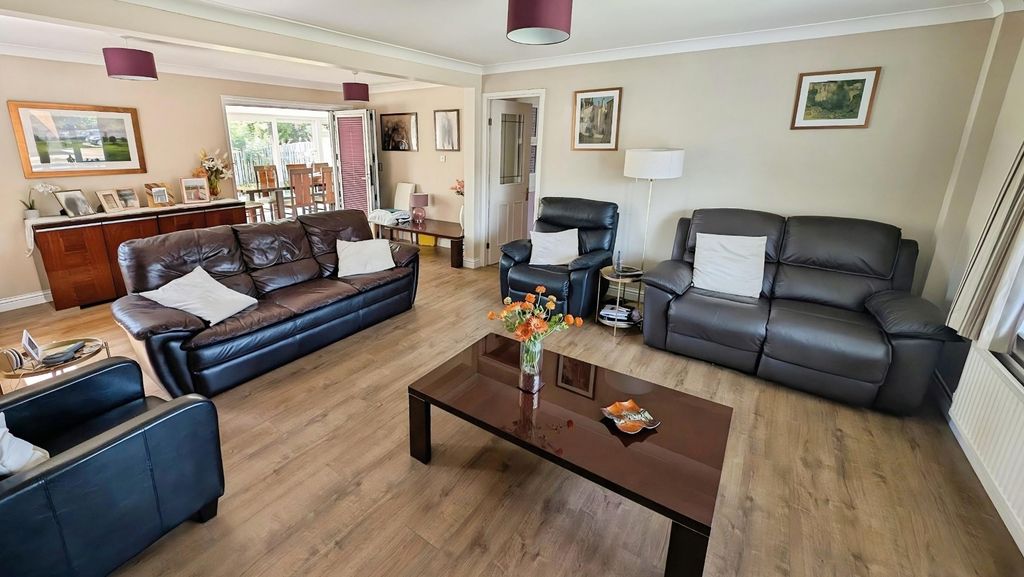 Property photo 2 of 21 Pbox-Img.Jpg