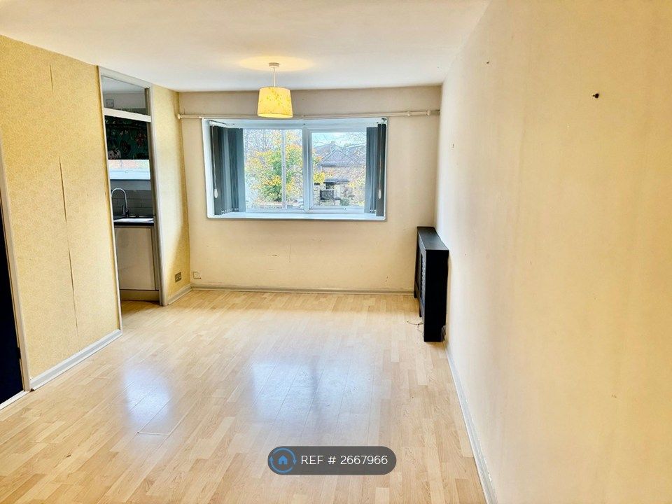 Property photo 1 of 7 Living Area