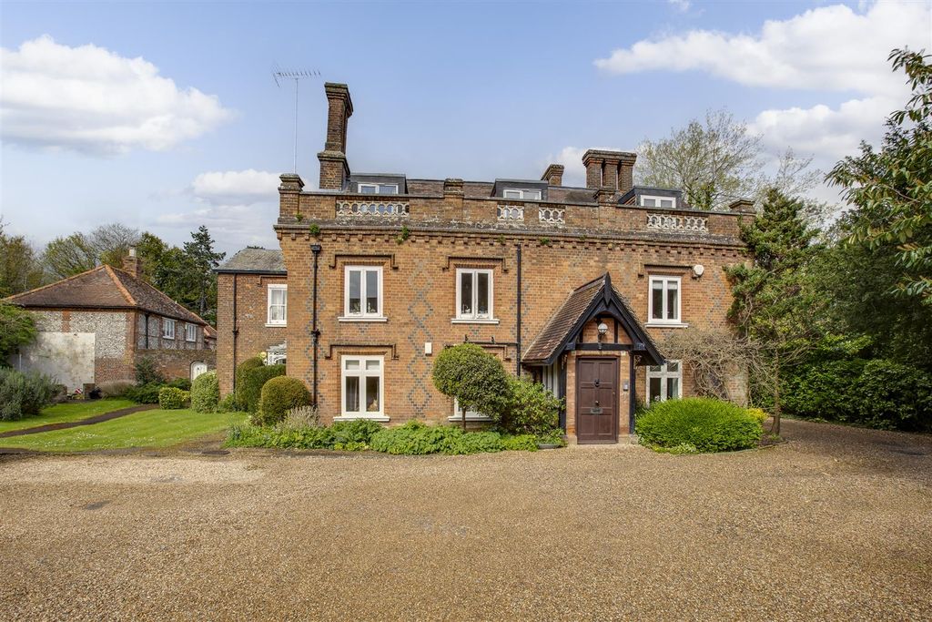 Property photo 1 of 16 Flat 3 Totteridge House, Totteridge Lane, Hp13 7Lr