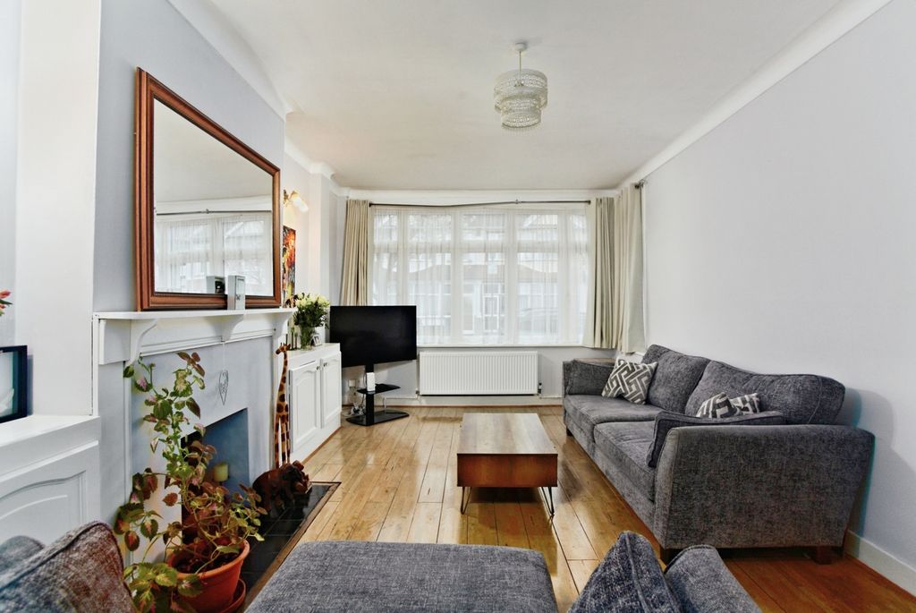 Property photo 3 of 26 Pbox-Img.Jpg