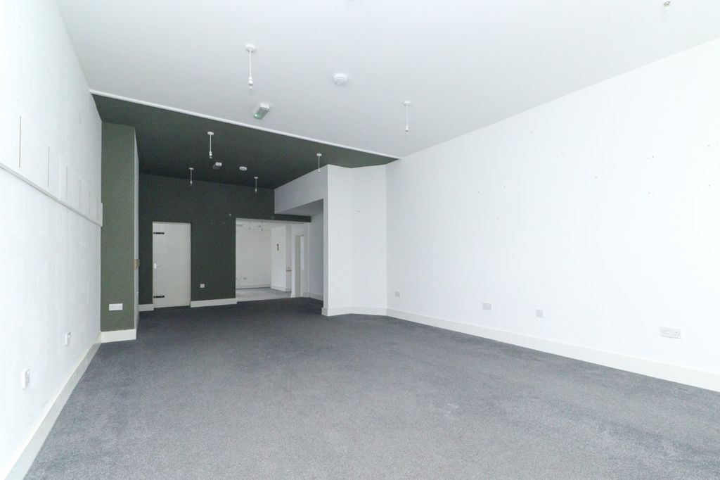 Property photo 2 of 24 Picture No. 33