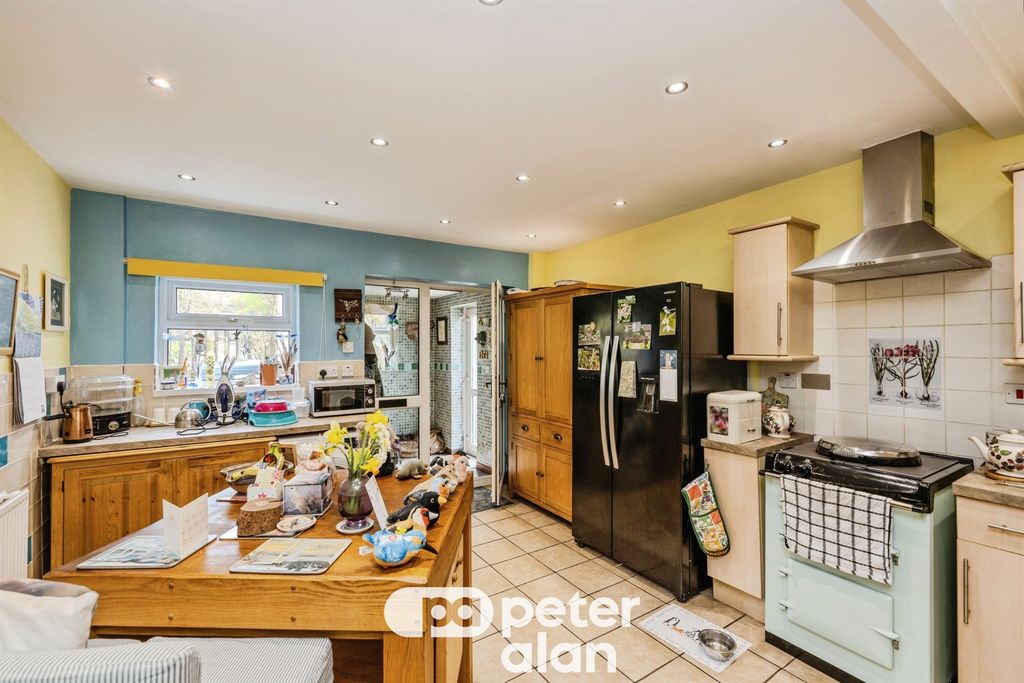 Property photo 2 of 24