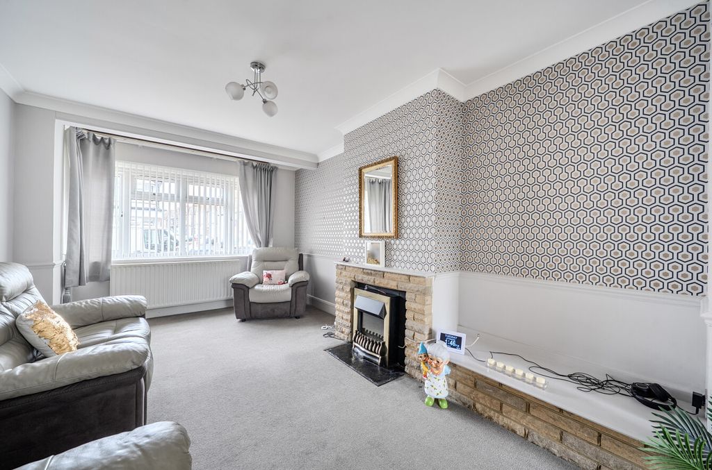 Property photo 3 of 21 1454478-18-69Fa0B...