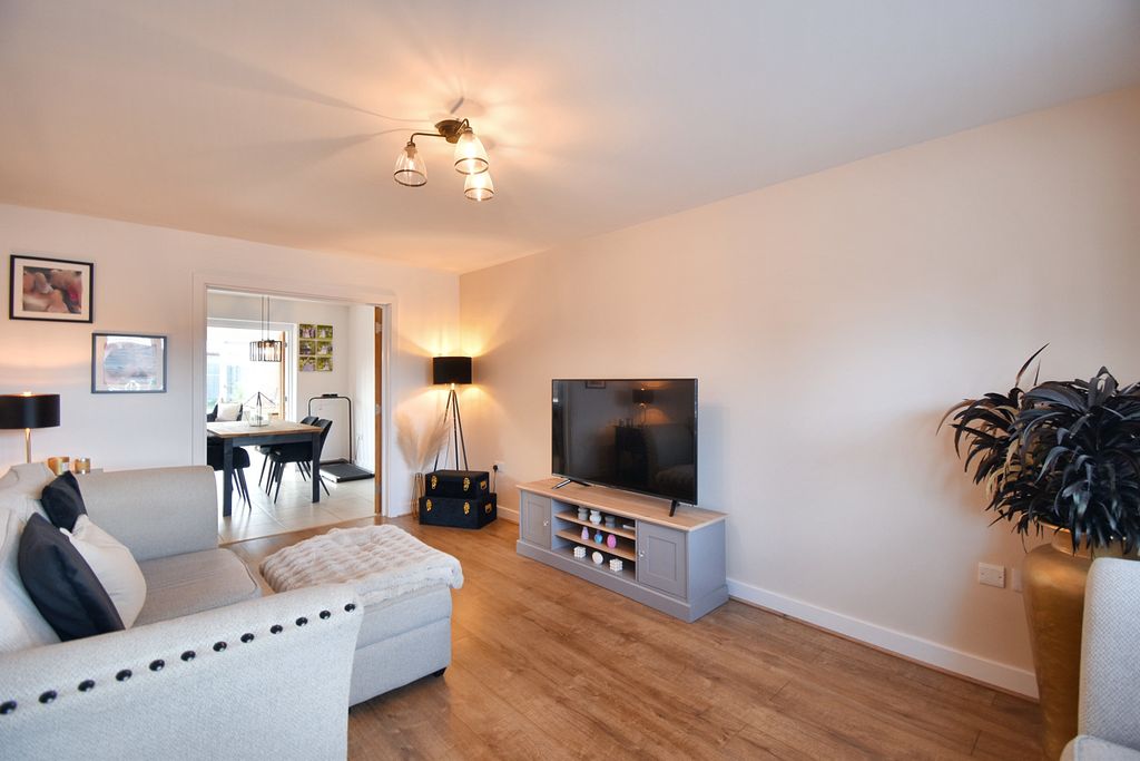 Property photo 2 of 28