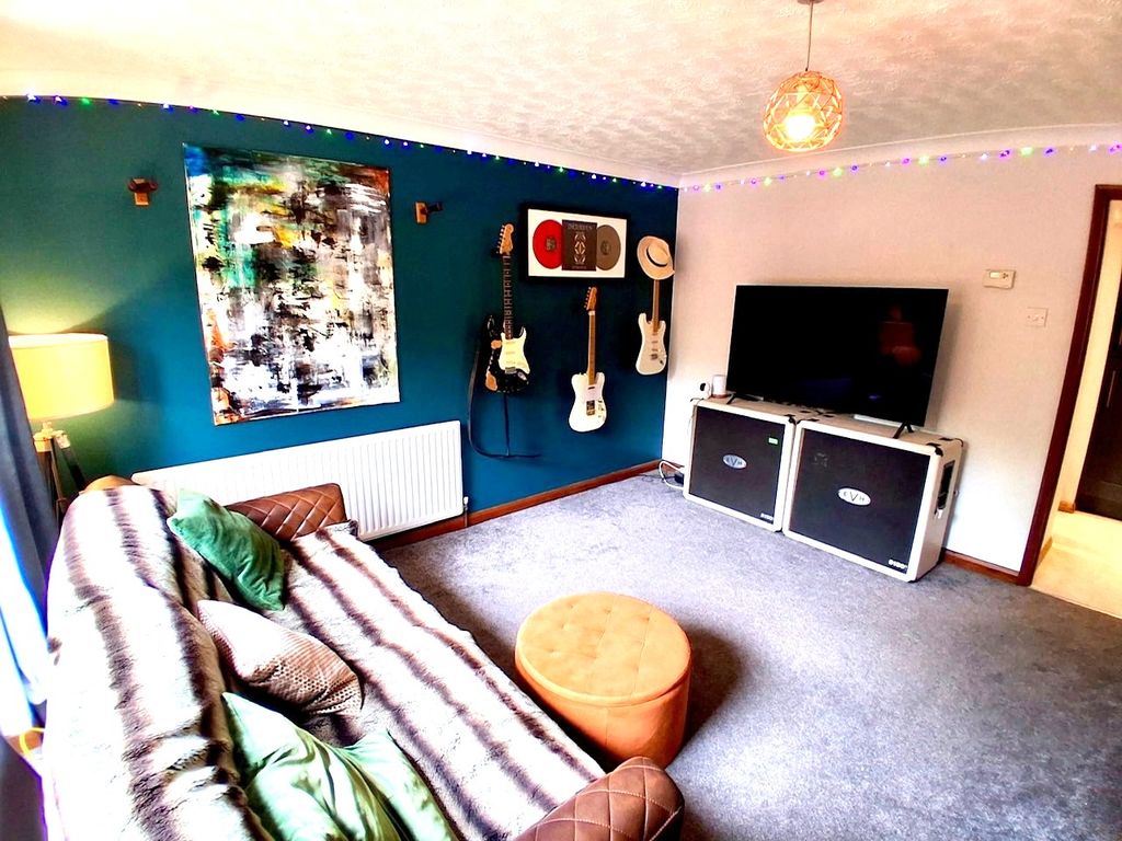 Property photo 2 of 10 Living Room