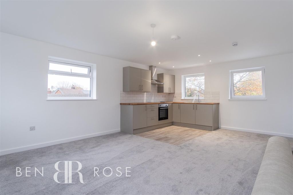 Property photo 2 of 12 Lounge/Kitchen/Diner