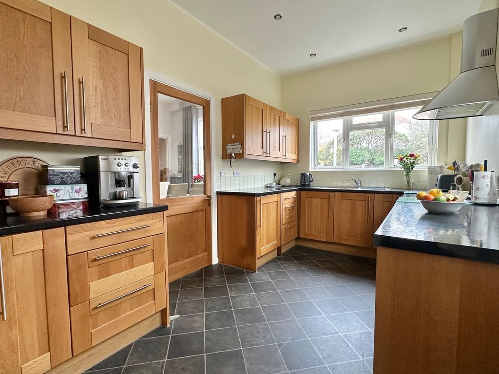 Property photo 2 of 36