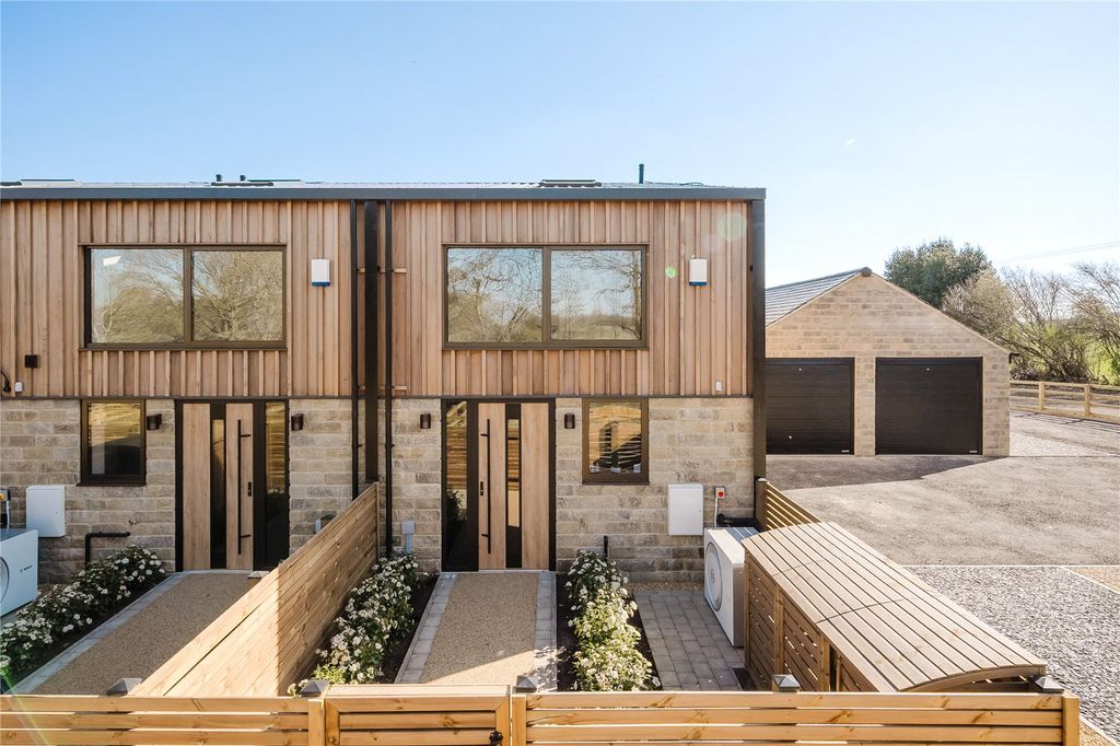 Property photo 1 of 19 Holly Cottage