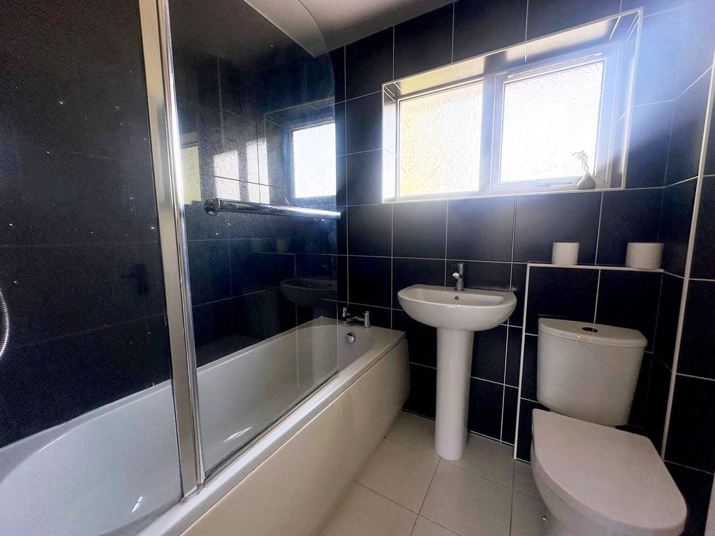 Property photo 3 of 8 Bathroom