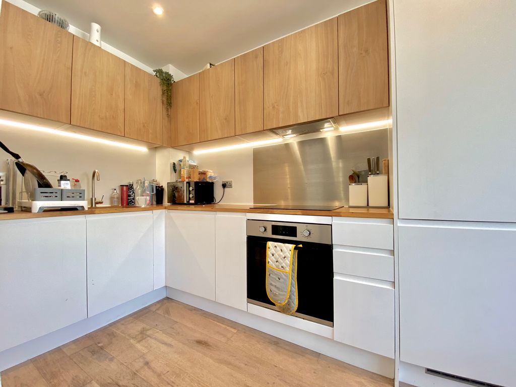 Property photo 3 of 7 Kitchen