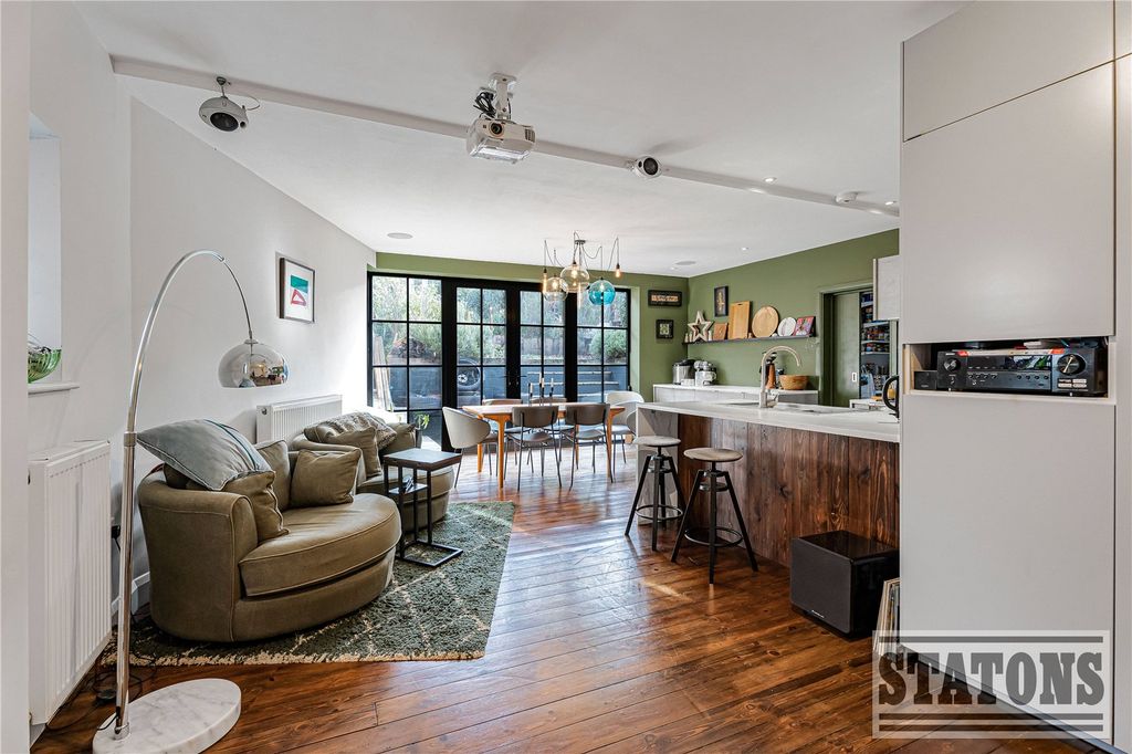 Property photo 3 of 21 Picture No. 50