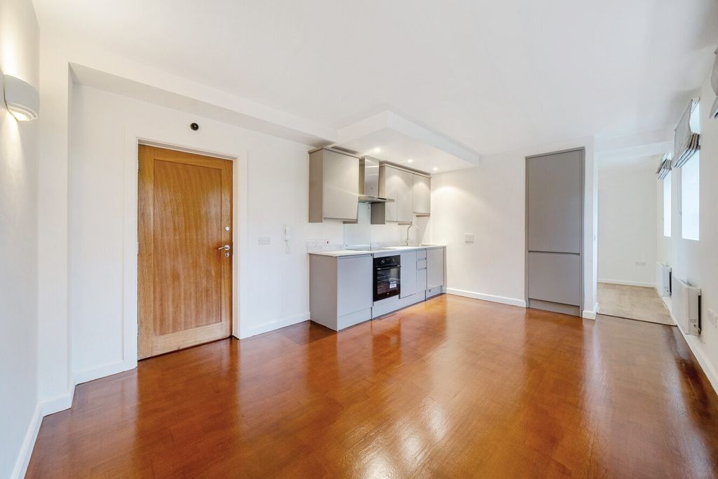 Property photo 2 of 18 Picture No. 01