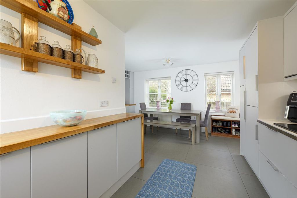 Property photo 3 of 31