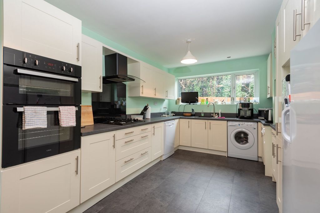 Property photo 3 of 23