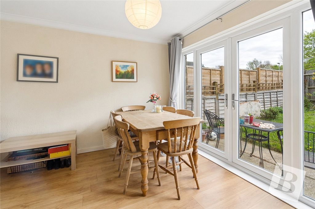 Property photo 3 of 16 Lounge