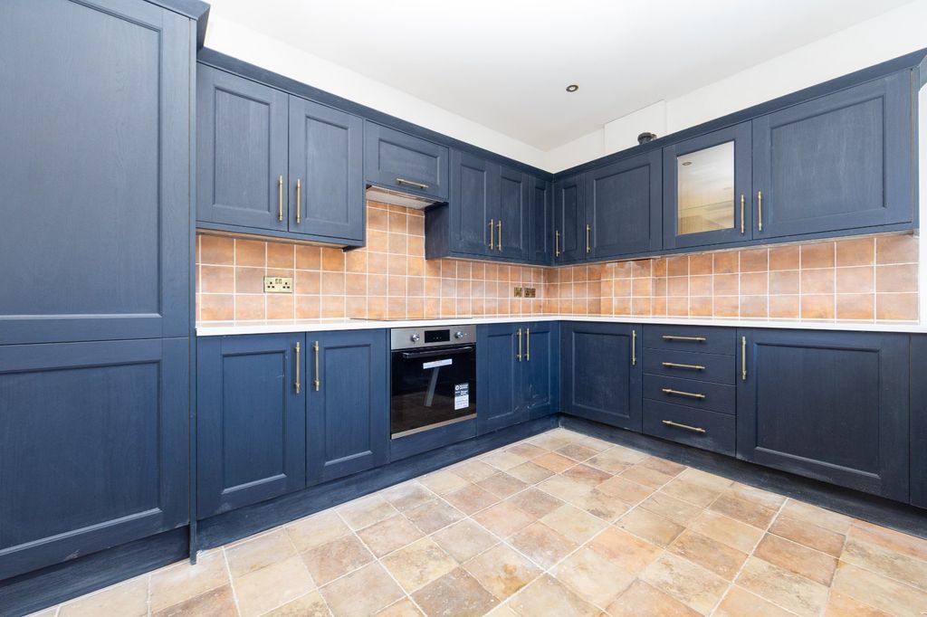 Property photo 3 of 16 Picture 3