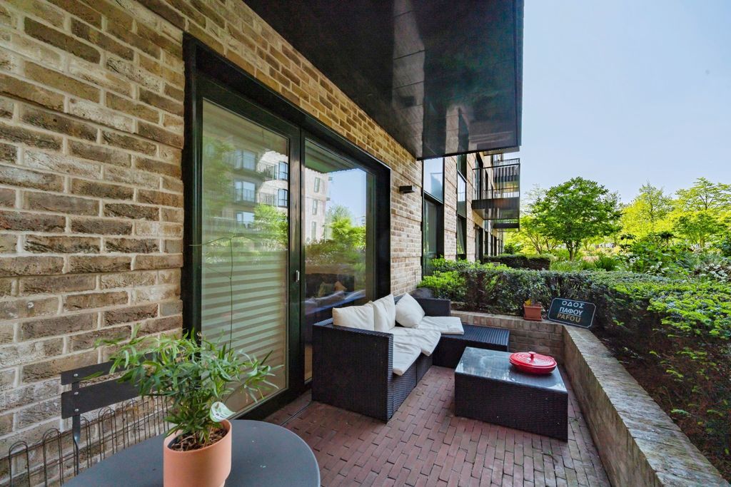 Property photo 1 of 28