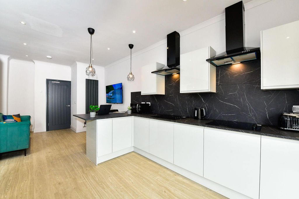 Property photo 2 of 12 Photo 1