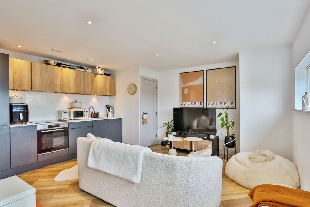 Property photo 2 of 11 Photography