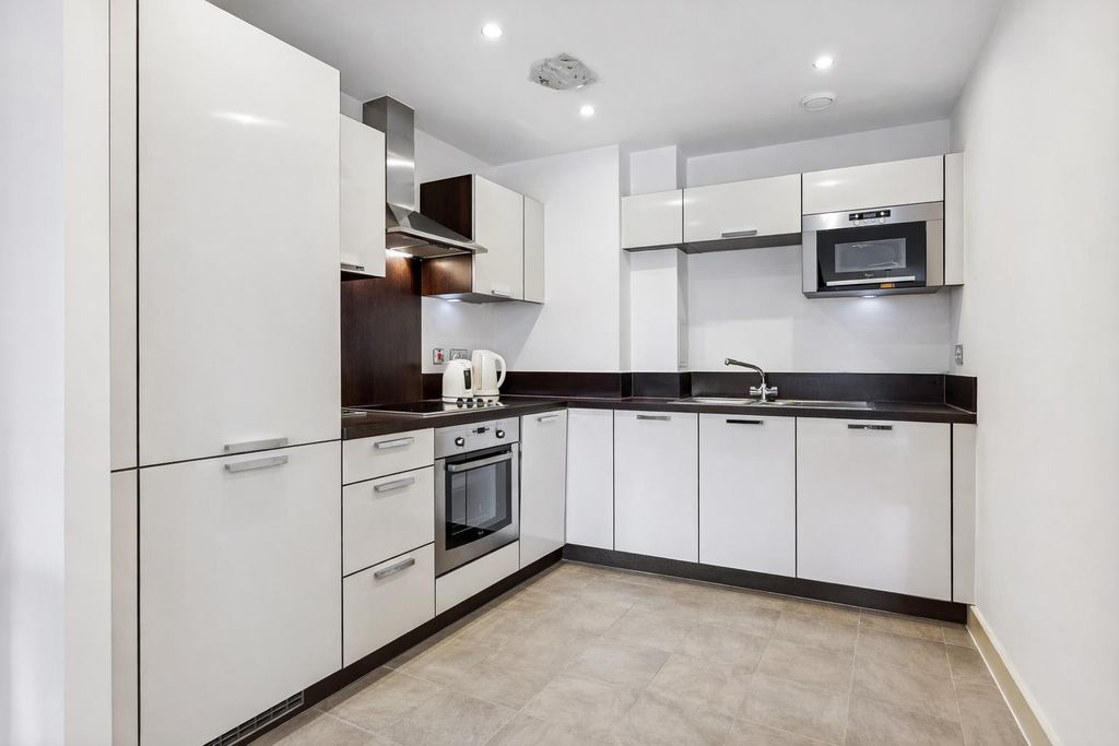 Property photo 2 of 9 2. Kitchen.Png