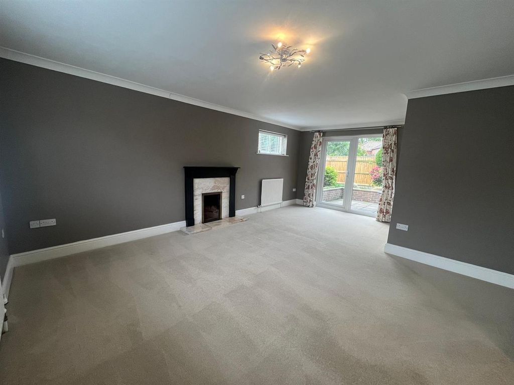 Property photo 2 of 13 19c32Edb-ee8A-43cc-95Fb-B407F80A319d.Jpg