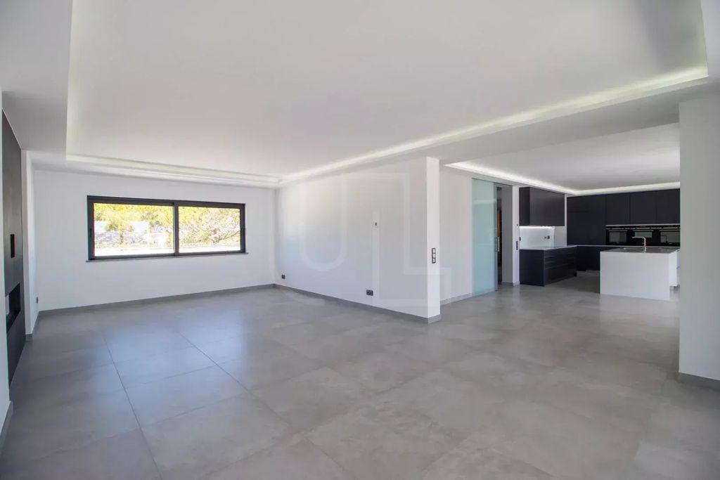 Property photo 3 of 64