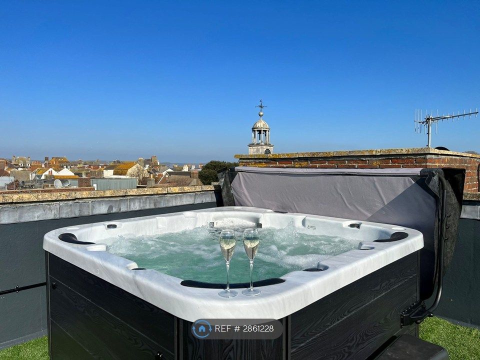 Property photo 2 of 26 Private Hot Tub &amp; Roof Terrace