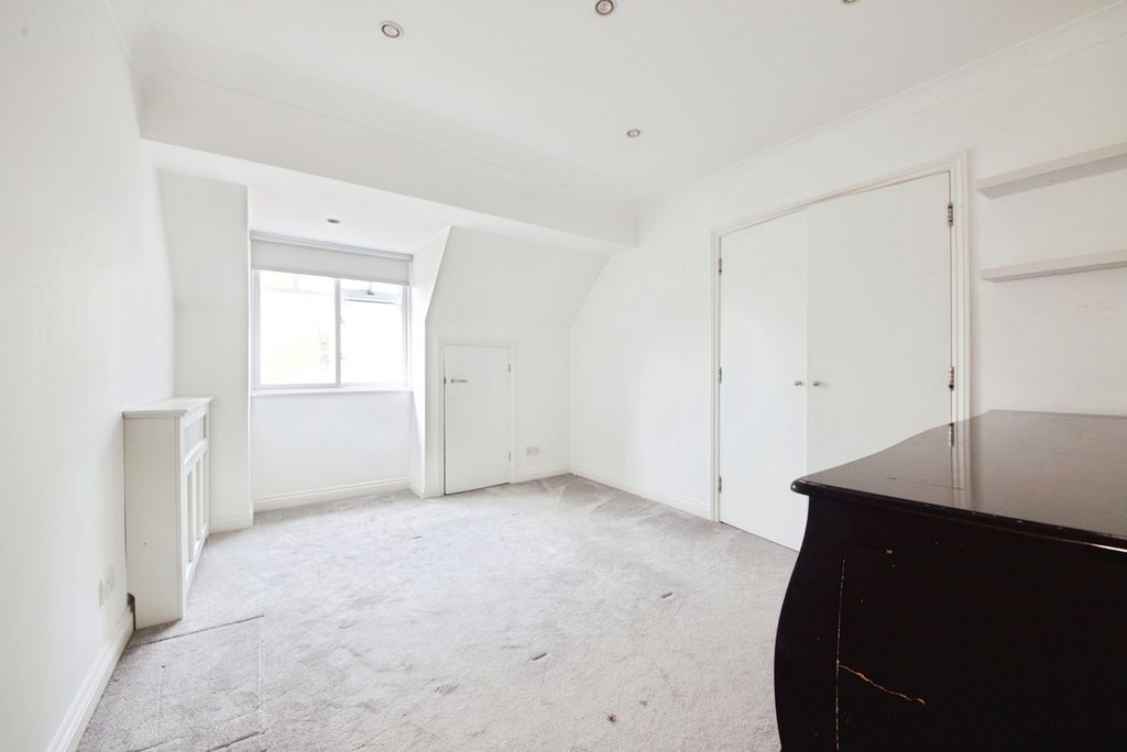 Additional image 14 of 2 bed flat for saleCatiline Court, 63A Main Road, Romford RM2