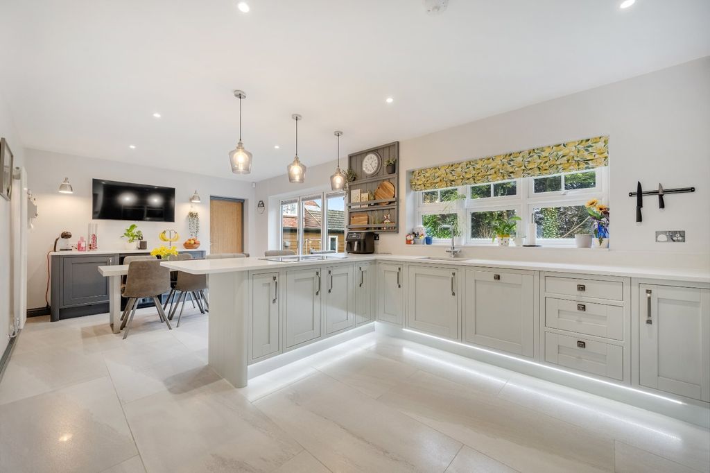 Property photo 2 of 31 Picture No. 19