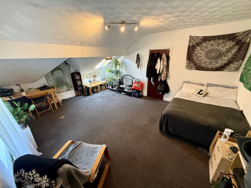 Property photo 3 of 5